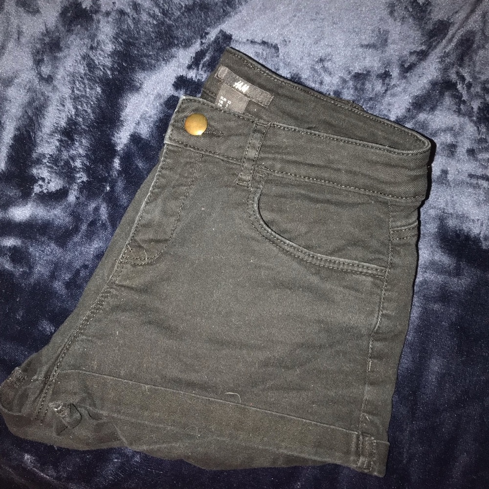 🦋BLACK MID RISE JEAN SHORTS🦋 - Picture 5 of 6